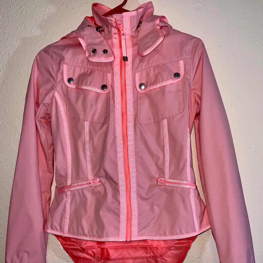 LULULEMON RARE Pink rain jacket with detachable hood size Small